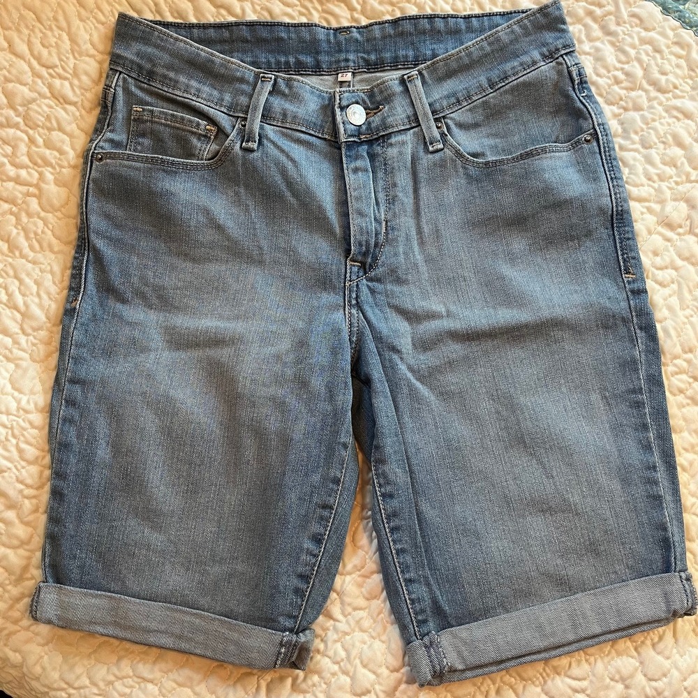 Levis Womens 27 Light Wash Denim Bermuda Shorts Cuffed Mid Rise Slim Fit Jeans